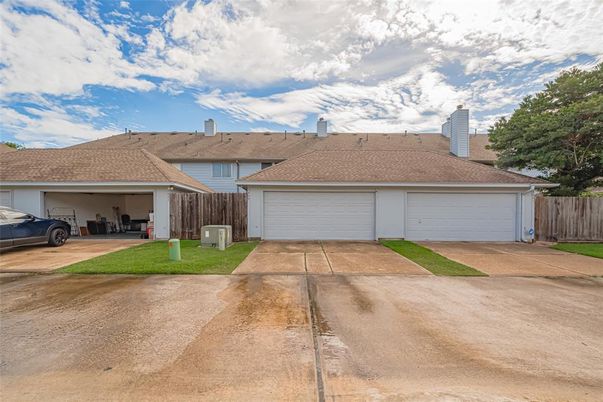 Detached Garage, Exterior