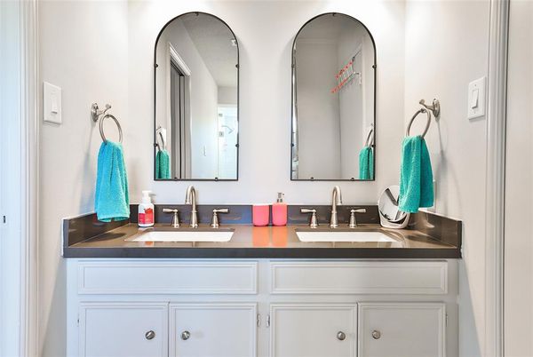 Bathroom, Dual Sink Vanities, Interior