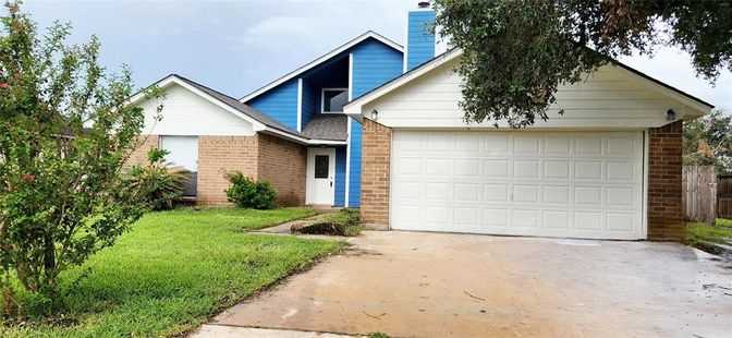 Attached, Exterior, Facade, Brick Facade, Brick Traditional