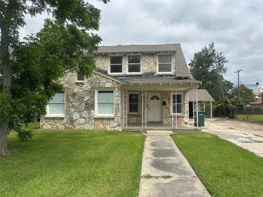 Backyard, Exterior, Facade, American Foursquare