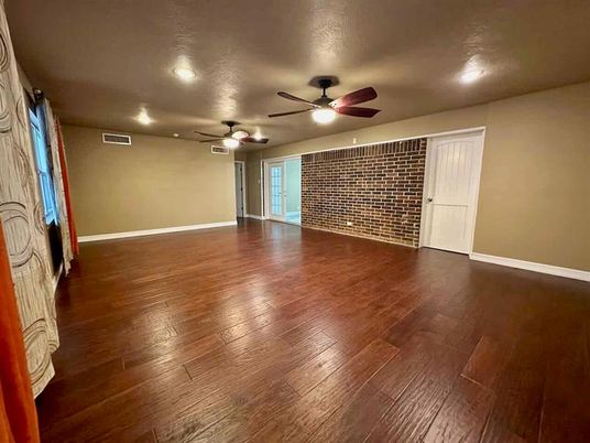 Empty room, Interior, Recessed Lighting, Wood Texture Flooring