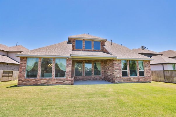 Backyard, Exterior, Facade, Brick Facade, Ranch