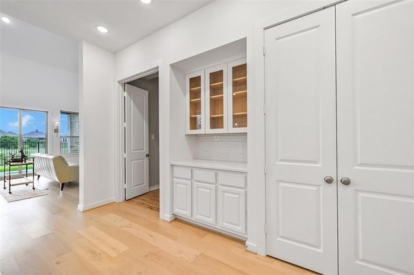Interior, Recessed Lighting, Wood Texture Flooring