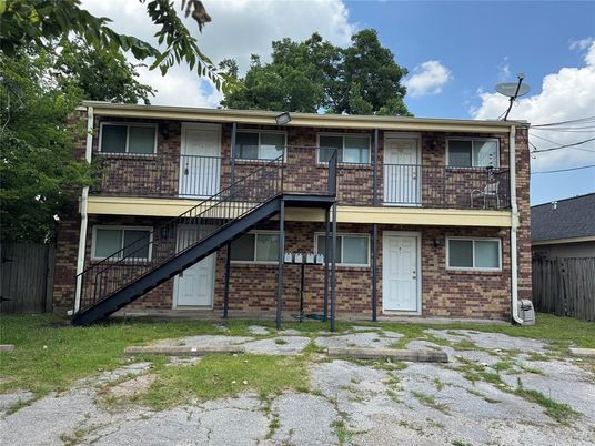 Attached, Exterior, Facade, Brick Facade, Rowhouse