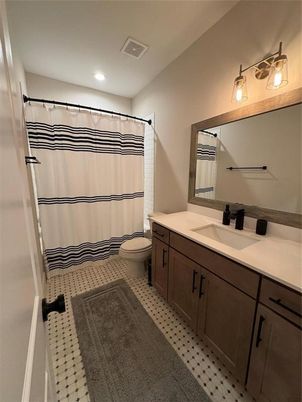 Bathroom, Interior, Recessed Lighting