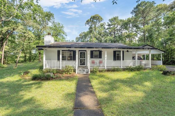 Backyard, Exterior, Facade, Ranch