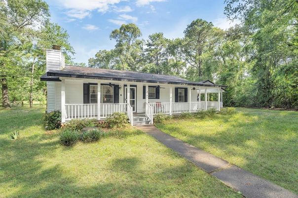 Backyard, Exterior, Facade, Ranch