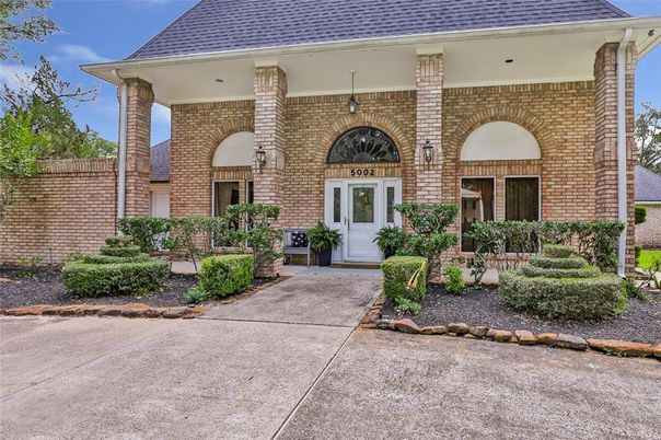 Exterior, Facade, Brick Facade, French Provincial