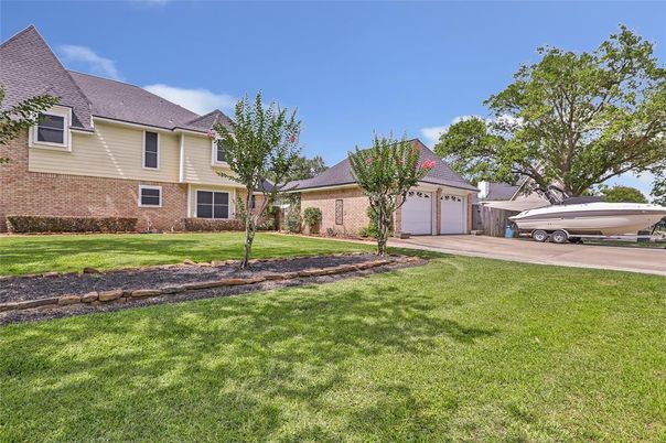Backyard, Detached Garage, Exterior
