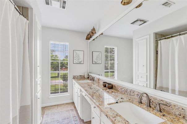 Bathroom, Dual Sink Vanities, Interior