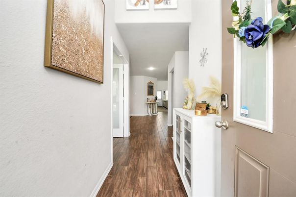 Interior, Recessed Lighting, Wood Texture Flooring