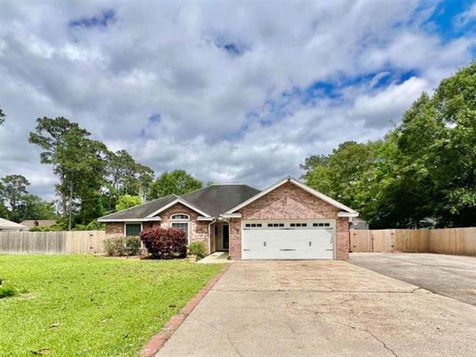 Attached, Backyard, Exterior, Facade, Brick Facade, Ranch