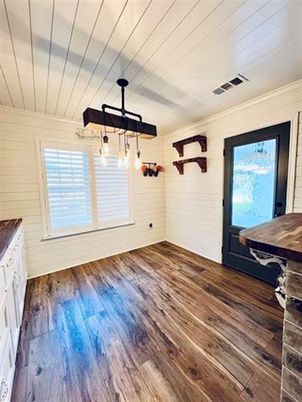 Empty room, Interior, Pendant Lights, Wood Texture Flooring