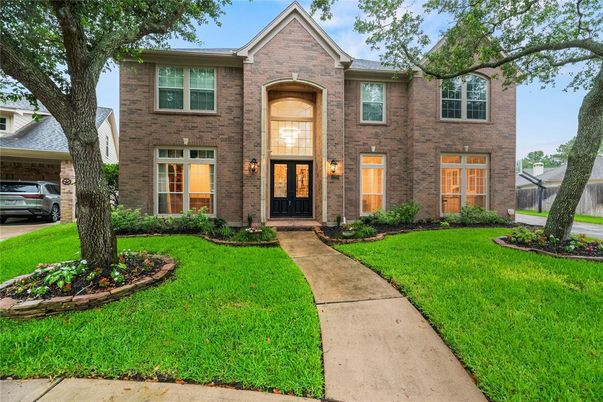 Exterior, Facade, Brick Facade, Brick Traditional