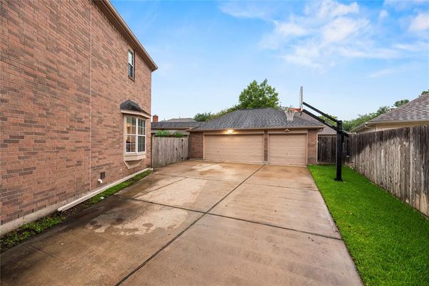 Detached Garage, Exterior