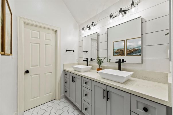 Bathroom, Dual Sink Vanities, Interior