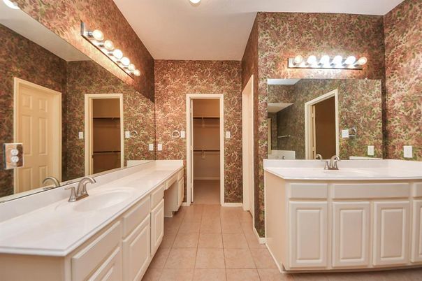 Bathroom, Dual Sink Vanities, Interior