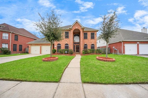Attached, Detached Garage, Exterior, Facade, Brick Facade, French Provincial