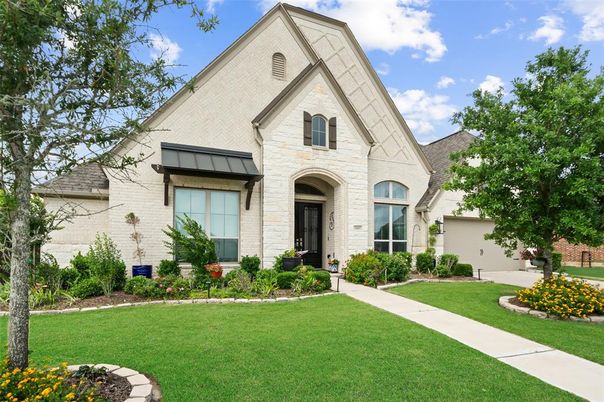 Exterior, Facade, Brick Traditional