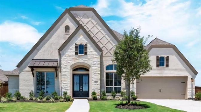 Attached, Exterior, Facade, Brick Traditional