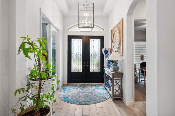Interior, Pendant Lights, Wood Texture Flooring