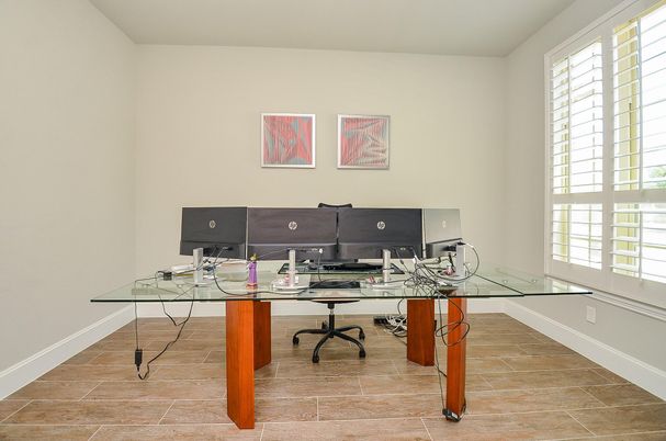 Home Office, Interior