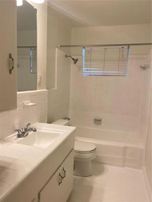 Bathroom, Interior, Tile Countertops