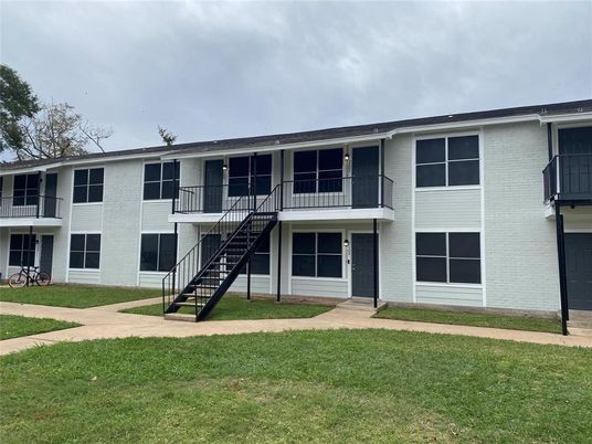 Exterior, Facade, Rowhouse