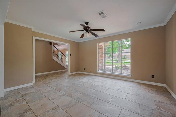 Empty room, Interior