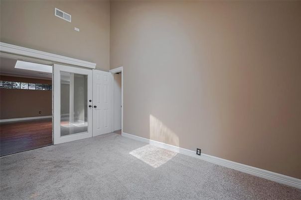 Empty room, Interior