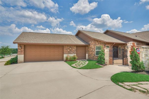 Attached, Exterior, Facade, Brick Facade, Ranch