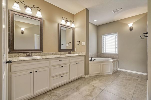 Bathroom, Dual Sink Vanities, Interior, Recessed Lighting