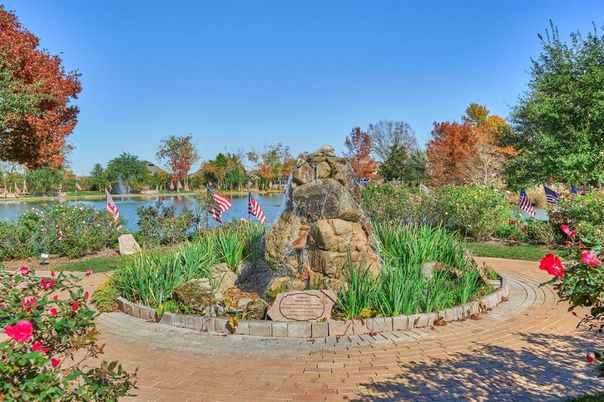 Exterior, Lake