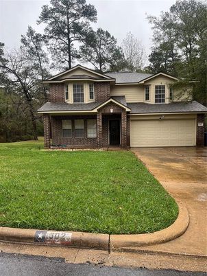 Attached, Exterior, Facade, Brick Facade, Split Level