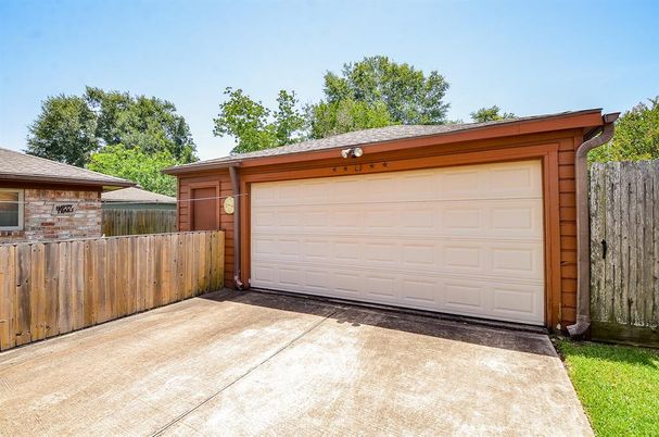 Detached Garage, Exterior