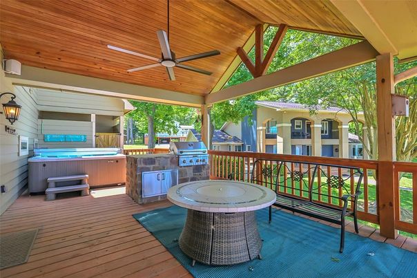 Exterior, Hot Tub