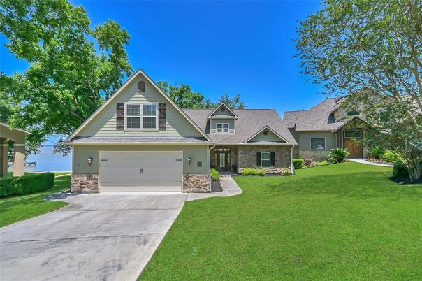 Attached, Exterior, Facade, Ranch