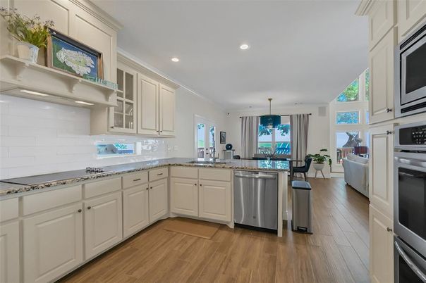 Dining room, Interior, Kitchen, Pendant Lights, Recessed Lighting, Stainless Steel Appliances, Wood Texture Flooring