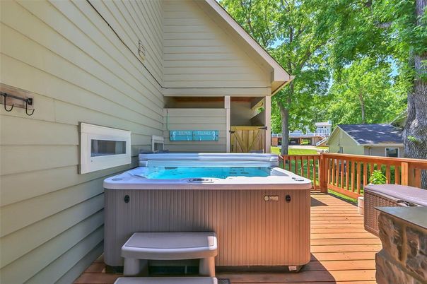 Exterior, Hot Tub