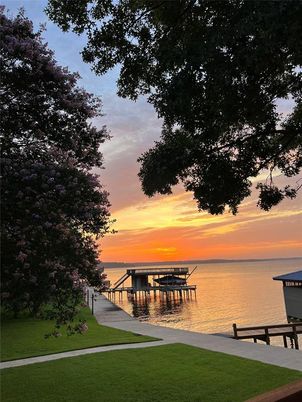 Exterior, Lake