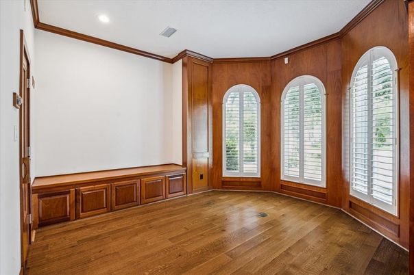 Empty room, Interior, Recessed Lighting, Wood Texture Flooring