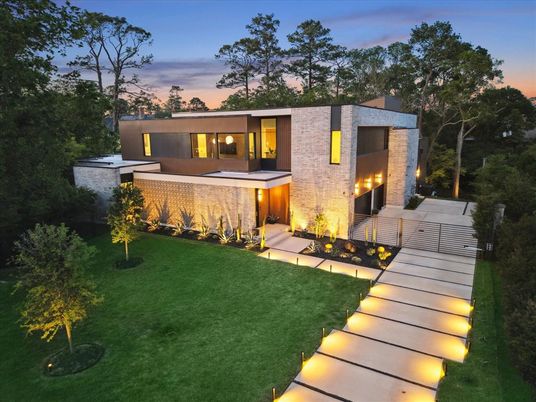 Backyard, Exterior, Facade, Modern