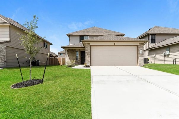 Attached, Backyard, Exterior, Facade, American Craftsman