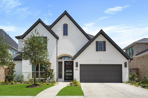 Attached, Exterior, Facade, Farmhouse