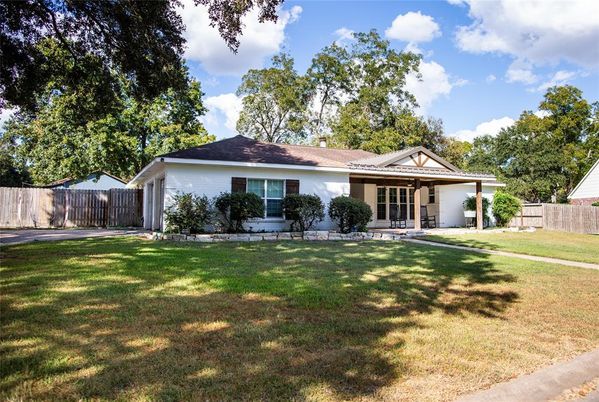 Backyard, Exterior, Facade, Ranch