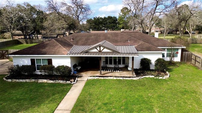Backyard, Exterior, Facade, Ranch