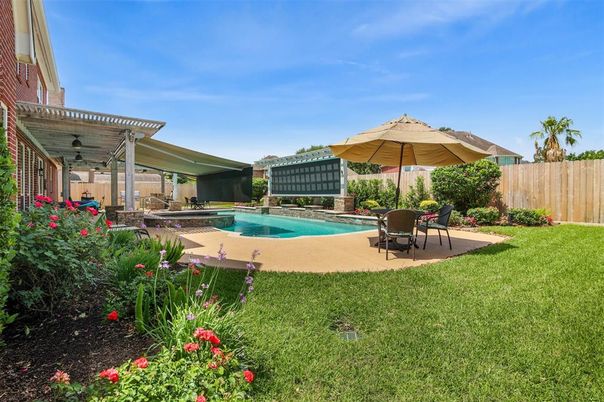 Backyard, Exterior, Pool