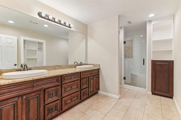 Bathroom, Dual Sink Vanities, Interior, Recessed Lighting