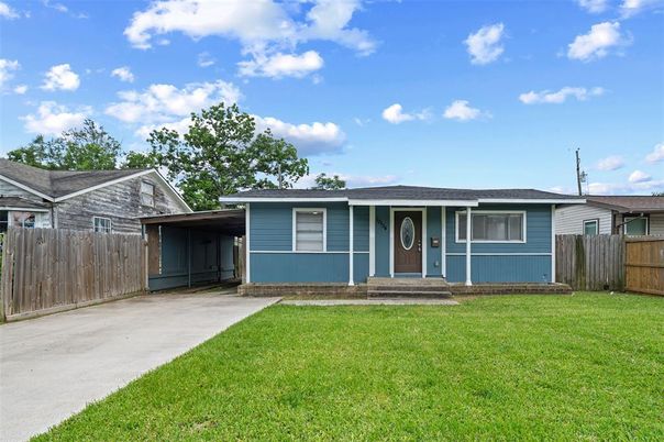 Backyard, Exterior, Facade, Ranch