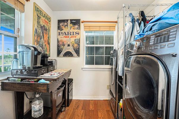 Interior, Washer, Wood Texture Flooring